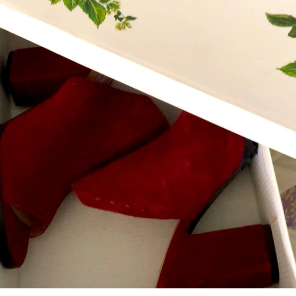 New Chelsea & Violet
Tess Suede Block Heel Mules - Picture 11 of 13